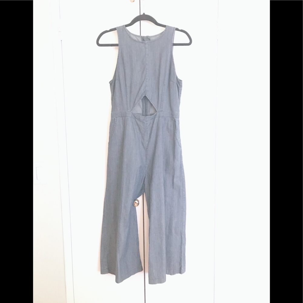 DO+BE Sleeveless Gray Wide-Leg Jumpsuit with Back Cutout